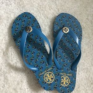TORY BURCH blue patterned sandals, gold accents